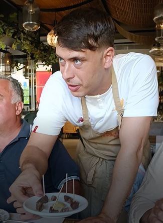 El Chef Jorge y la tapita de corazón e hígado de atún