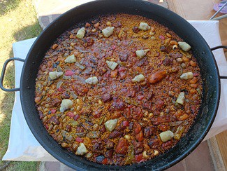 Paella de pato con caracoles