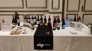 El CRDOP Jumilla exhibe su Premio al Mejor CRDO 2021 en el salón de los premios VEREMA