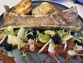 Tuétano, tartar de buey, pommery