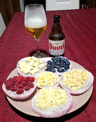 Con los montaditos de pitahaya