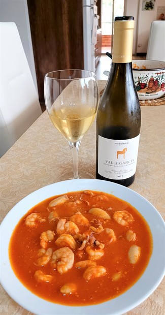 Con el suquet de gambas y chipirones