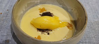 Crema de limón con helado de yuzu , crumble y lima confit