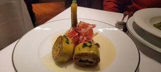 Corazones de alcachofas en "velouté" con jamón ibérico