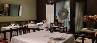 Detalle del comedor a la entrada del restaurante