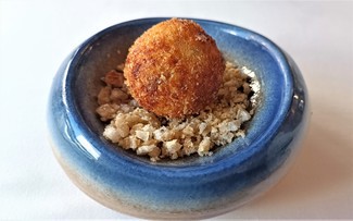 Croqueta de jamón con torreznos