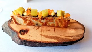 Bikini de ropa vieja de vaca con pepinillos y mostaza
