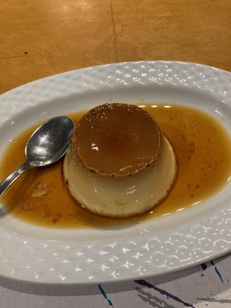 No me pierdo un flan de huevo de postre.