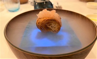 Encamado de croissant y gamba tartar