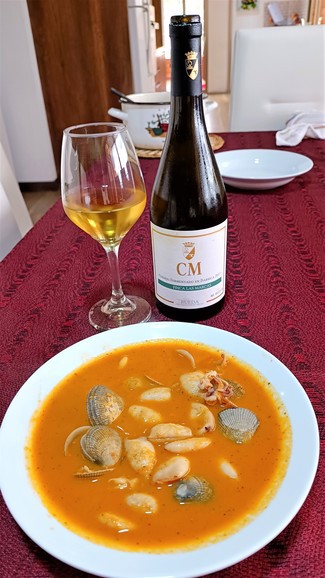 Con el suquet de almejas y chipirones