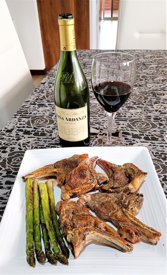 Con las chuletitas de cordero