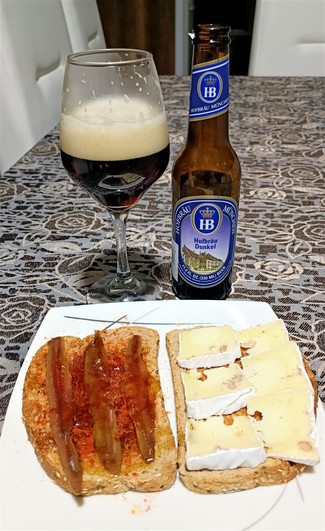 Con la torraeta de anchoas y la tosta de camembert con nueces