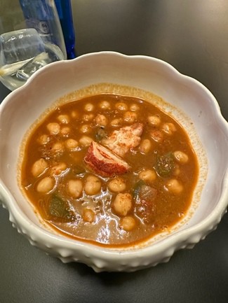 Bogavante con garbanzos