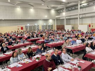Éxito rotundo de la primera cata multitudinaria y solidaria de "La Mesa Redonda"
