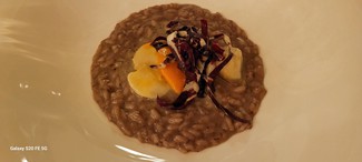 Risotto con achicoria roja y vieiras