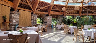 Vista parcial del comedor