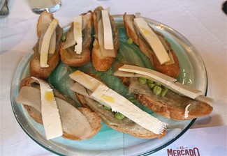 Con los montaditos de berenjenas y queso fresco