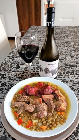 Con las lentejas con longaniza y costilla