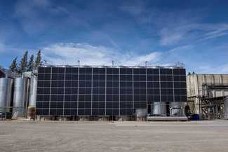 La bodega Raimat estrena con éxito la primera pared solar en depósitos de vino
