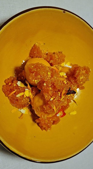 Cromatismo naranja y compota de zanahoria, granizado de naranja sanguina y helado de mandarina y zanahoria