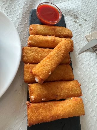 queso frito y mermelada