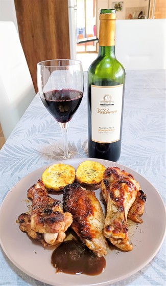 Con las alitas de pavo al horno en salsa BBQ