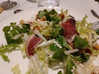 Ensalada de magret de pato