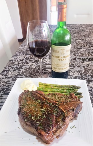 Con el Porterhouse Steak de 1 Kg al romero con all-i-oli