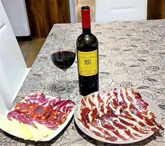 Con el 5 J´s, los embutidos ibéricos y el queso manchego