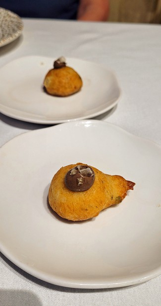 Aperitivos : Buñuelos de pescado con ajo negro