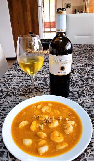 Con el suquet de camarón y chipirones