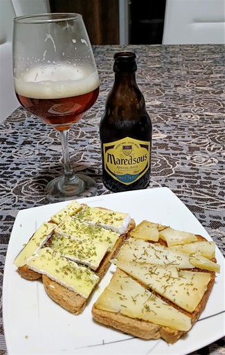 Con las tostas de queso curado de oveja y camembert