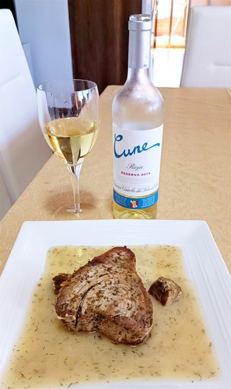 Con el taco de albacora a la salvia en salsa de guanábana