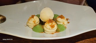 Chocolate blanco y manzana de albahaca y aceite de basilico