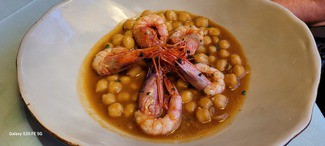 Garbanzos con gambas