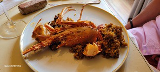 Primer emplatado del Arroz seco de langosta del Cap de Creus