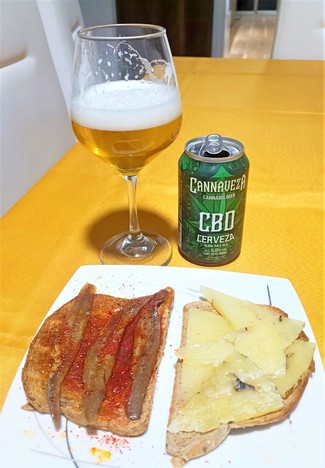 Con la tosta de torraeta de anchoas y de queso de oveja trufado