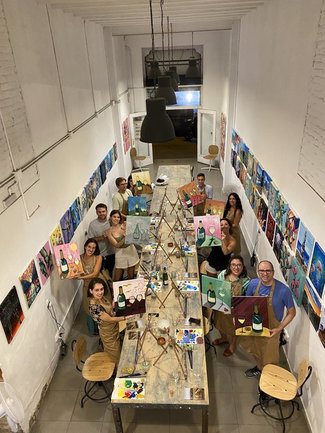 El arte y el Cava se fusionan en una increíble velada creativa en el corazón de Barcelona