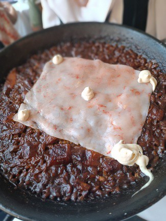 Arroz de sepia con carpaccio de gambas