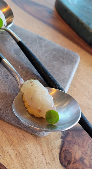 Tartar de langostino curado y holandesa