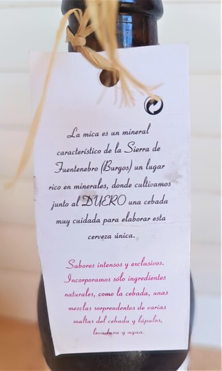 Etiqueta colgando del cuello (2)
