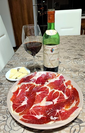 Con el suculento jamón de bellota 5 J´s