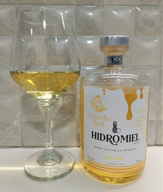 Rico hidromiel de piña.
