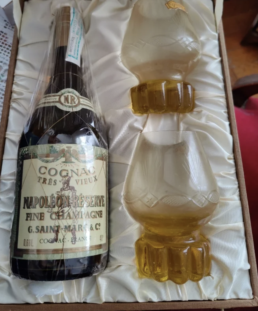 Tengo 1botella de cognac Napoleon Reserve Tres Vieux Fine Champagne G Saint-Marc &Co. Alguien sabe precio aproximado?