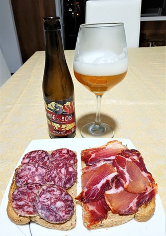 Con las tostas de lomo embuchado y salchichón ibéricos