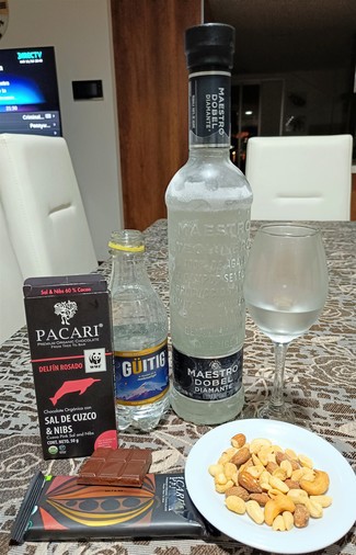 Con los frutos secos y el Pacari de Sal de Cuzco & Nibs