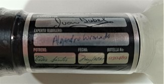 Detalle del cuello de la botella