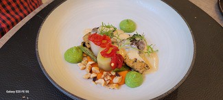 Puerro, bonito, beurre blanc y avellana