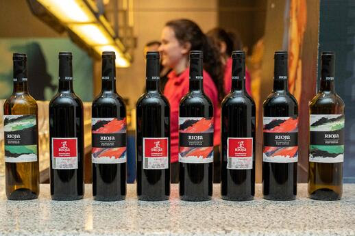 Lleno absoluto en el estreno del documental Rioja, la tierra de los mil vinos