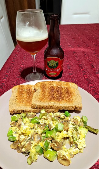 Con el revuelto de champiñones, ajitos y trigueros